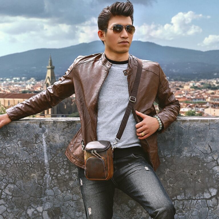 Sac ceinture / escarcelle , en cuir : mini-sac par aurelieateliercuir